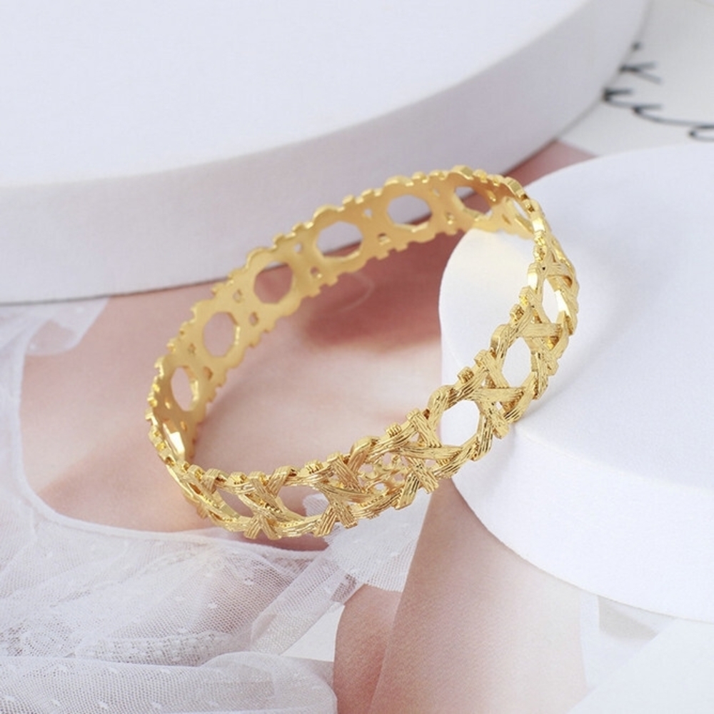 Elegant Gold Bracelet